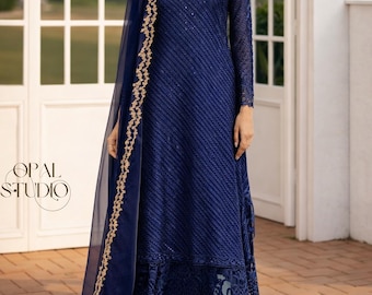 Vestido pakistaní de gasa color aguamarina: bordado de lentejuelas y organza floral