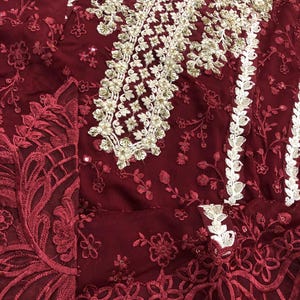 Traje de novia pakistaní de gasa roja: vestido de red bordada imagen 16