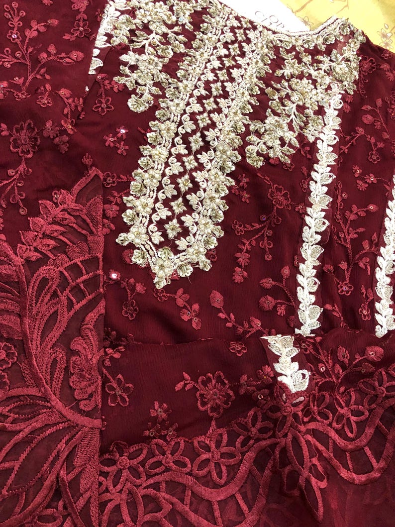 Traje de novia pakistaní de gasa roja: vestido de red bordada imagen 16