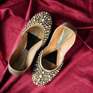 gold kundan khussa | Silver Embellished Khussa with Hand Work Jutti for women, punjabi jutti/khussa/mojari/flats