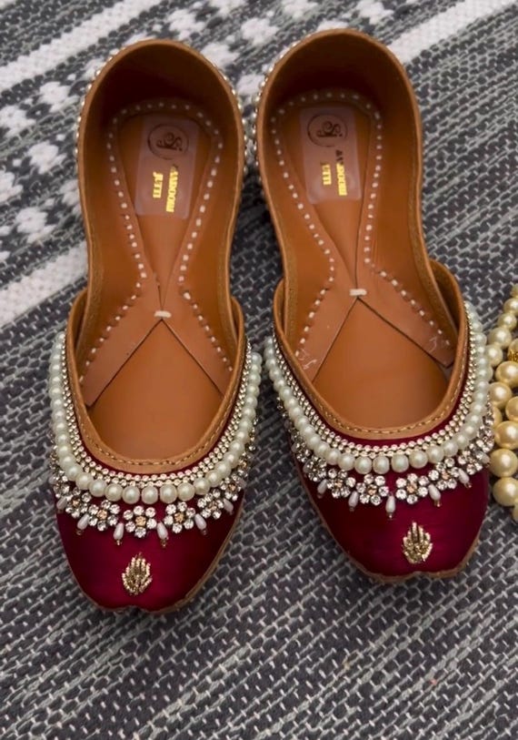 Red Elegance - Handmade Women display picture 1
