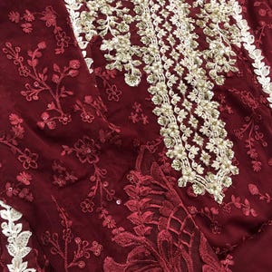 Traje de novia pakistaní de gasa roja: vestido de red bordada imagen 17