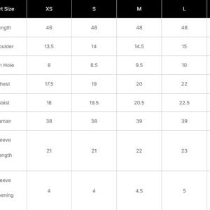 Puede incluir: Un cuadro blanco con texto negro que detalla las medidas de la talla de la camisa. Las medidas incluyen largo, hombro, sisa, pecho, cintura, daman, largo de manga y abertura de manga, con tallas que van de XS a XL. Medidas en cm.