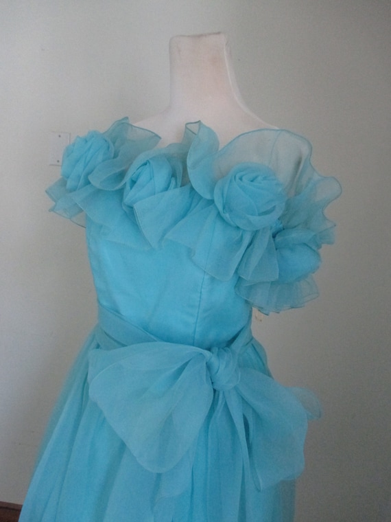 organza aqua formal gown size 5-7 - image 1