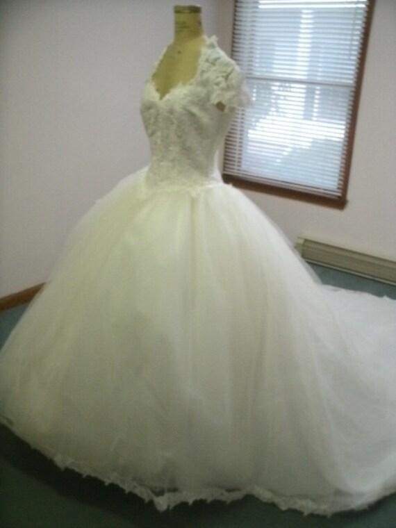 ivory tulle ballgown size 10 - image 2