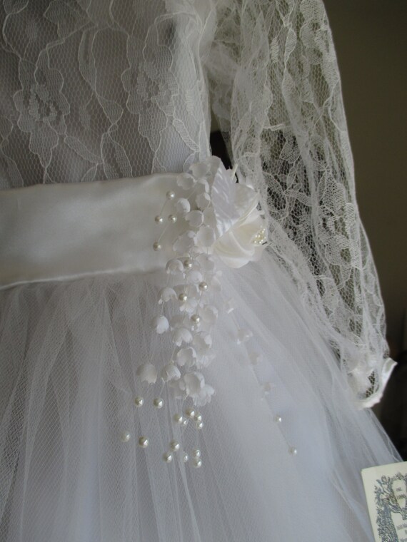 white childs tulle dress size 7 - image 3