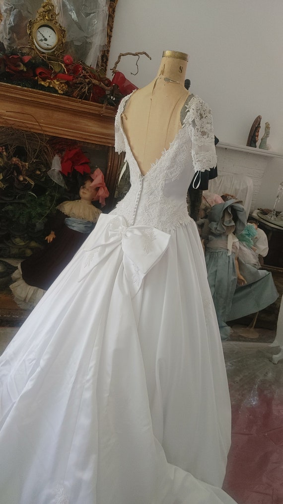 white satin and venetian lace bridalgown size 7 - image 8