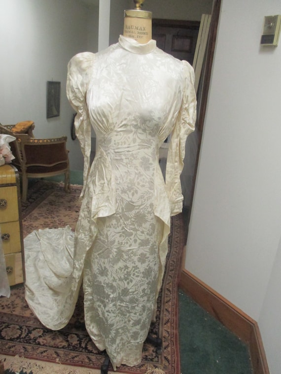 1930-1940 ivory jacquard satin bridal gown size 8
