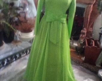 stunning vintage 1960-1970 lime green gown size 9