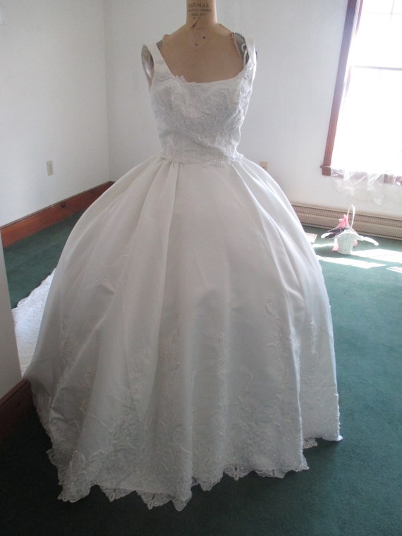 light ivory italian satin ballgown bridal gown size 7 Gem