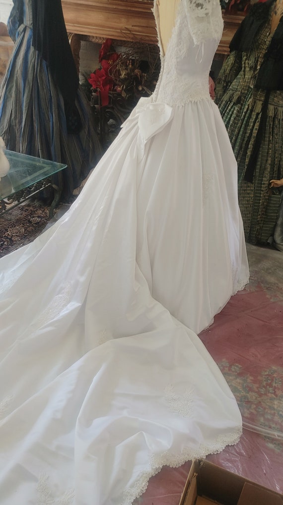white satin and venetian lace bridalgown size 7 - image 10