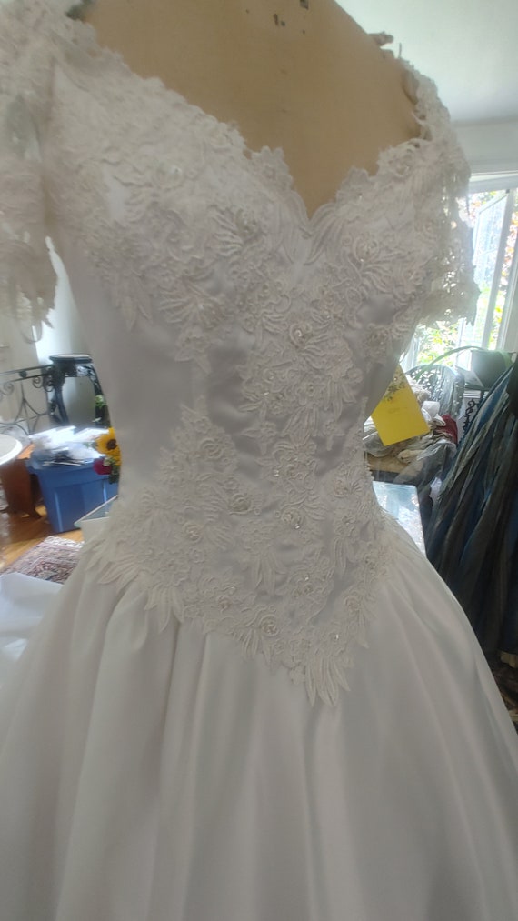 white satin and venetian lace bridalgown size 7 - image 3