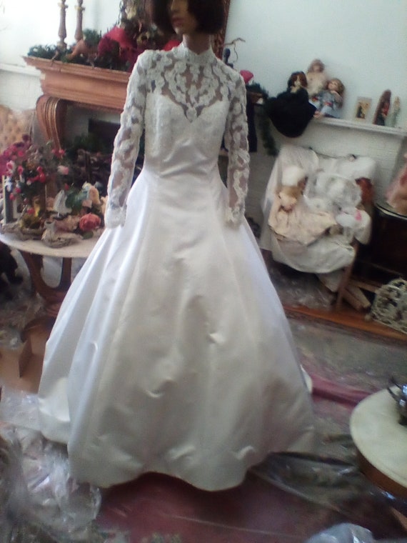 white satin princess line bridal gown size 7 - image 2