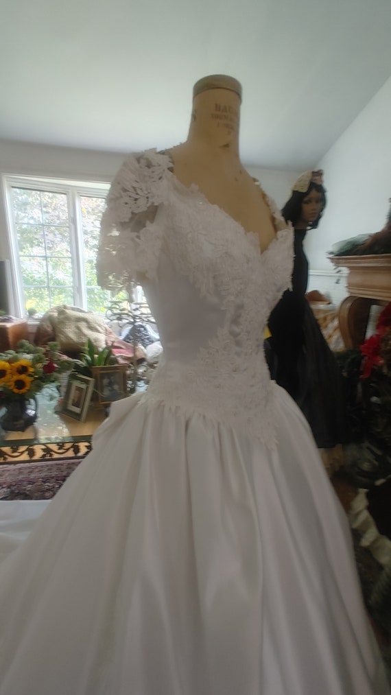 white satin and venetian lace bridalgown size 7 - image 1