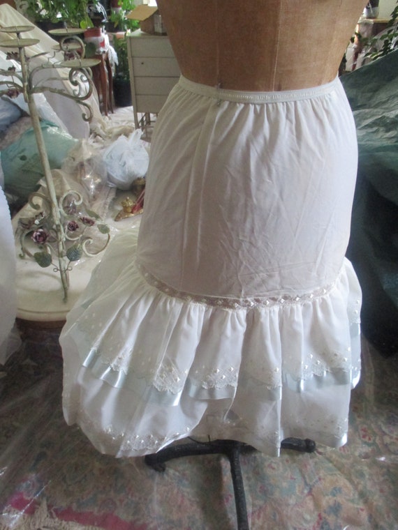 1950's petticoat embroidered size 5-7