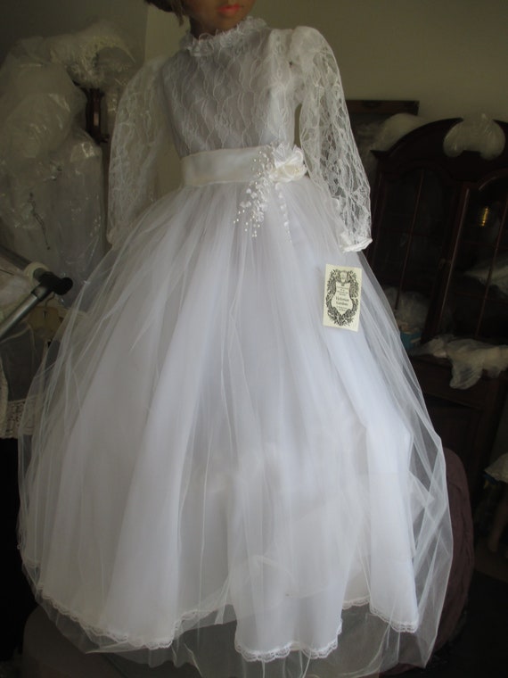 white childs tulle dress size 7 - image 2