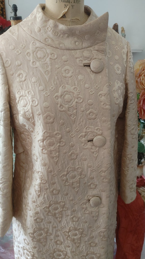 1960s Cream Tapestry Coat With Shearling Trim–S/M — La Poubelle Vintage
