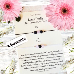 Pu&ograve; includere: Un set di due braccialetti regolabili per coppie con cordino nero e bianco. I braccialetti presentano perline di quarzo rosa e pietra lavica. La carta recita "Braccialetti di Coppia Amore e Fertilit&agrave; Quarzo Rosa e Pietra Lavica Lui e Lei".