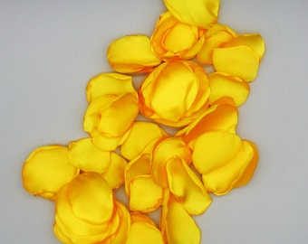 50 Gold Satin Rose Petals, Wedding Decor, Party Decoration, Flower Girl Petals, Reusable Flower Petals