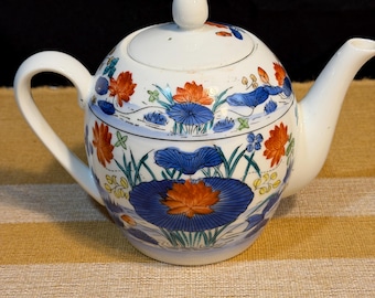 Bule de chá em formato de lírio d'água, estilo vintage, com flores de lótus pintadas à mão.