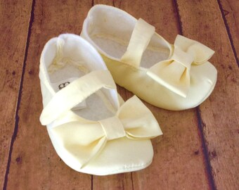 Light Yellow Baby Girl Shoes with Bows | Newborn size up to 24 Months