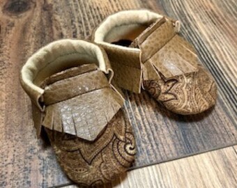 Paisley Baby Moccasins | Newborn size up to 24 M