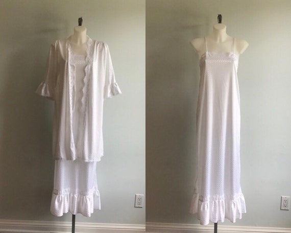 Vintage Debonaire by Tailor Maid Inc. White Peigno