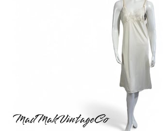 Vintage White Full Slip / 1960s / Bust 36
