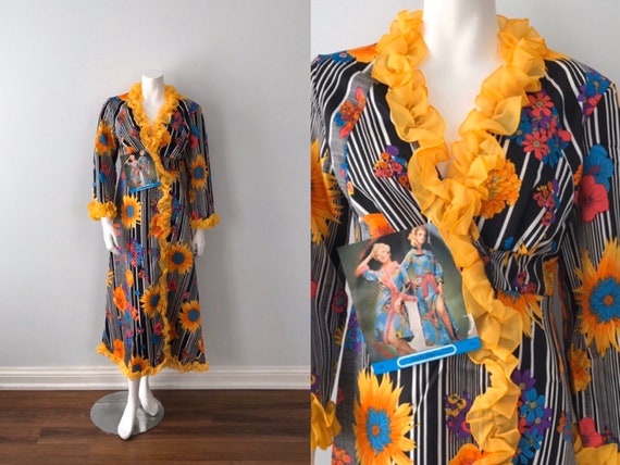 Vintage Ladies Robe, Floral Robe, Vintage Robe, 19