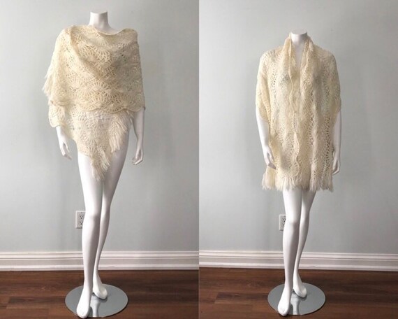 Vintage 1970s Hand Crochet Shawl, Ivory Shawl, Vin