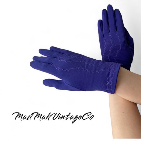Vintage Purple Ladies Gloves 1950s A Paris Glove - image 1