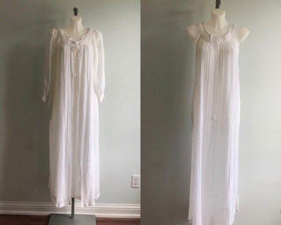 Vintage 1970s White Peignoir Set, Linda Lingerie,