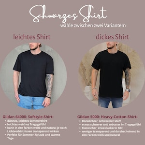 May include: A comparison graphic featuring two black t-shirts. The left side shows a lightweight Gildan 64000 Softstyle shirt, while the right side displays a heavier Gildan 5000 Heavy-Cotton shirt. Text includes Schwarzes Shirt, leichtes Shirt, and dickes Shirt.