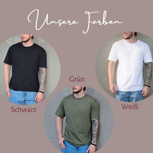 May include: Three short-sleeved t-shirts in black, olive green, and white, paired with blue jeans. The image includes the text "Unsere Farben" at the top, with "Schwarz" below the black shirt, "Gr&uuml;n" below the green, and "Wei&szlig;" below the white.