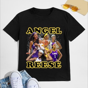 Puede incluir: Camiseta negra con un gráfico de jugadoras de baloncesto y el texto "ANGEL REESE" en letras amarillas.