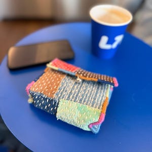 Cartera de patchwork colorida