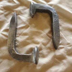 Railroad Spike Wall Hook – Hand Forged Steel Hook – Rustic Industrial Coat Hook – Blacksmith Made Wall Hardware – Farmhouse Entryway Hook