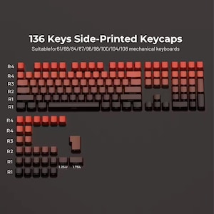 Peut inclure: Un ensemble de 136 touches de clavier &agrave; impression lat&eacute;rale, de couleurs rouge et noir, adapt&eacute;es aux claviers m&eacute;caniques. Les touches sont dispos&eacute;es pour montrer diff&eacute;rentes configurations. Le texte "136 Keys Side-Printed Keycaps" est visible.