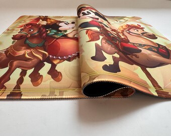 プレイマット Lorcana TCG - モンスターズ・インク - 24 x 14 po. (600
