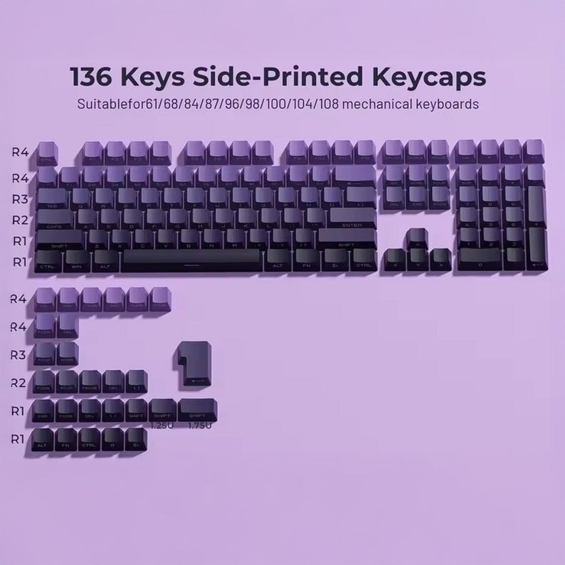 Peut inclure: Ensemble de 136 touches de clavier &agrave; impression lat&eacute;rale, pour claviers m&eacute;caniques, dispos&eacute;es sur un fond lavande. Le texte "136 Keys Side-Printed Keycaps" et les informations de compatibilit&eacute; sont visibles.