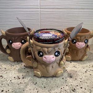 Ferdinand the Highland Cow Ice Cream Pint Holder – Cute Cow Dessert Cozy – Hidden Snack Drawer – Fun Gift for Ice Cream Lovers & Cow Fans