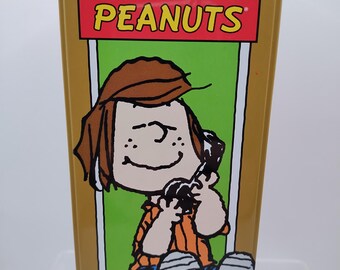 Dark Horse Deluxe Presents Peanuts Peppermint Patty in Tin