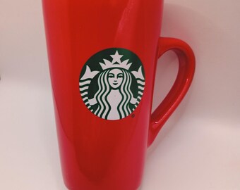 Taza alta roja de 473 ml con el logo de Starbucks