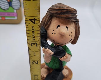Dark Horse Deluxe Presents Peanuts Peppermint Patty in Tin