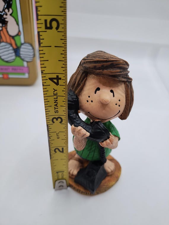 Dark Horse Deluxe Presents Peanuts Peppermint Patty in Tin