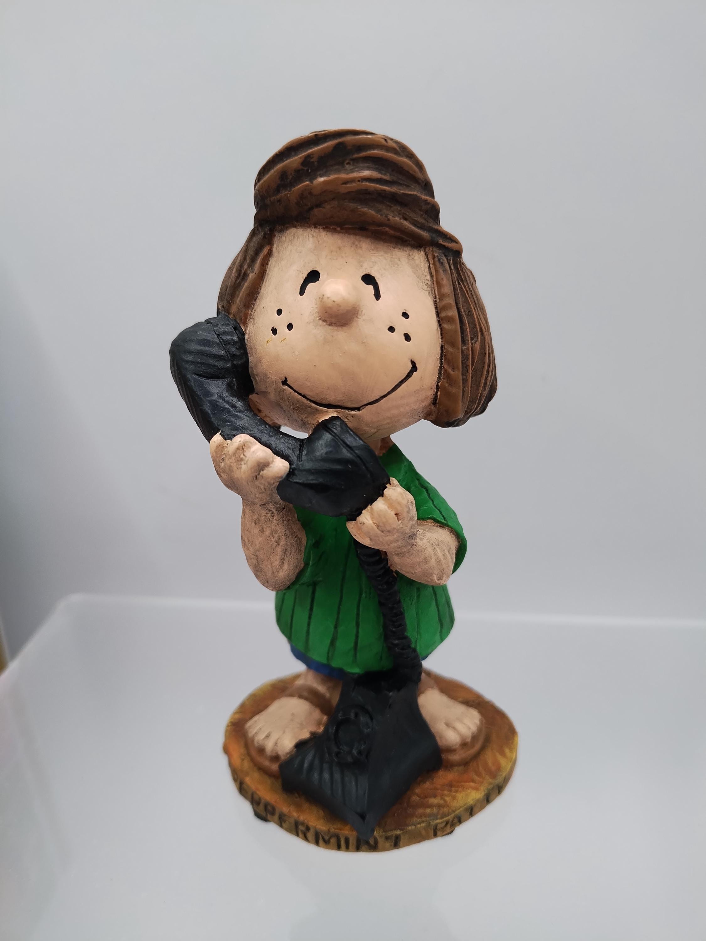 Dark Horse Deluxe Presents Peanuts Peppermint Patty in Tin
