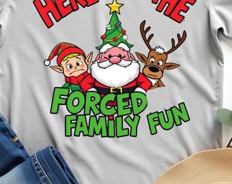 Här för den tvingade familjen 2025 jul-T-shirt rolig familjematchning jul sarkastisk julhumor för släktträffar och vinter