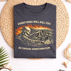 Todo te matará, así que elige algo divertido, camiseta divertida de esqueleto de conductor, camiseta de humor negro con cita, camiseta gráfica vintage de hot rod, camiseta de motociclista imagen 5