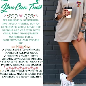 Puede incluir: Camiseta beige con un gr&aacute;fico de perro colorido y las palabras "Quality You Can Trust". La camiseta se combina con zapatillas blancas. La imagen tambi&eacute;n incluye texto sobre las caracter&iacute;sticas de la camiseta.