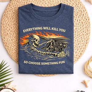 Todo te matará, así que elige algo divertido, camiseta divertida de esqueleto de conductor, camiseta de humor negro con cita, camiseta gráfica vintage de hot rod, camiseta de motociclista imagen 3